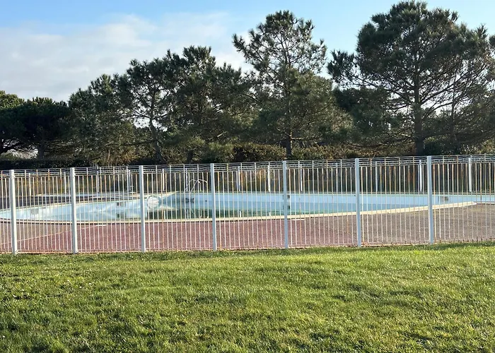 2 Avec Piscines Chauffees Et Parking Aux Sables-d'olonne - Fr-1-197-615