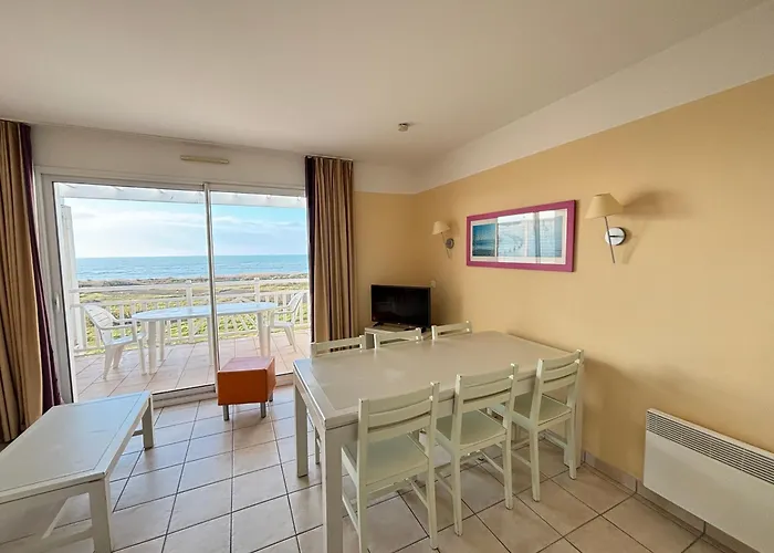 2 Avec Piscines Chauffees Et Parking Aux Sables-d'olonne - Fr-1-197-615